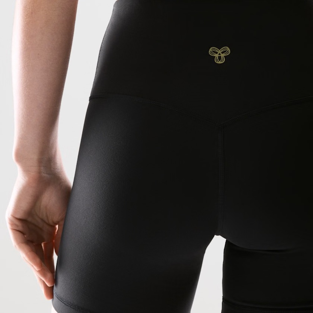 Aritzia Black BUTTER shorts